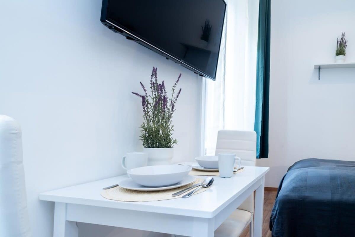 Modern Intimate Studio In The Center ブダペスト エクステリア 写真