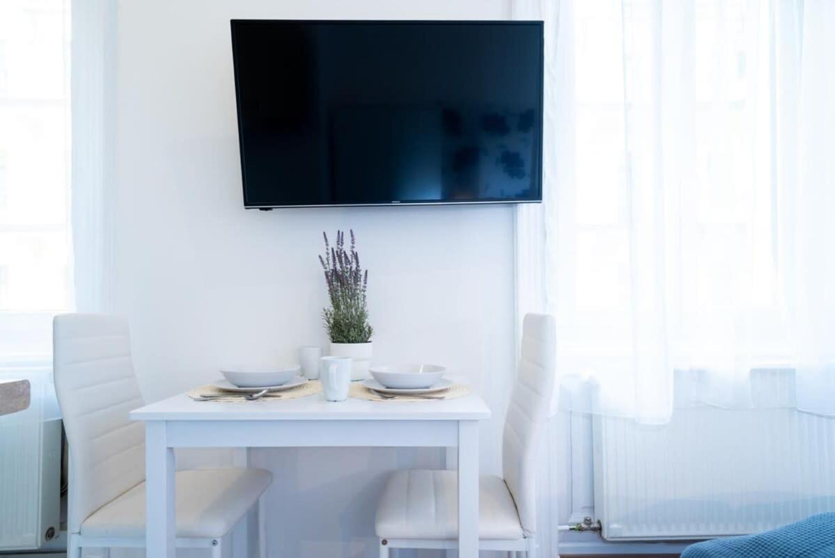 Modern Intimate Studio In The Center ブダペスト エクステリア 写真